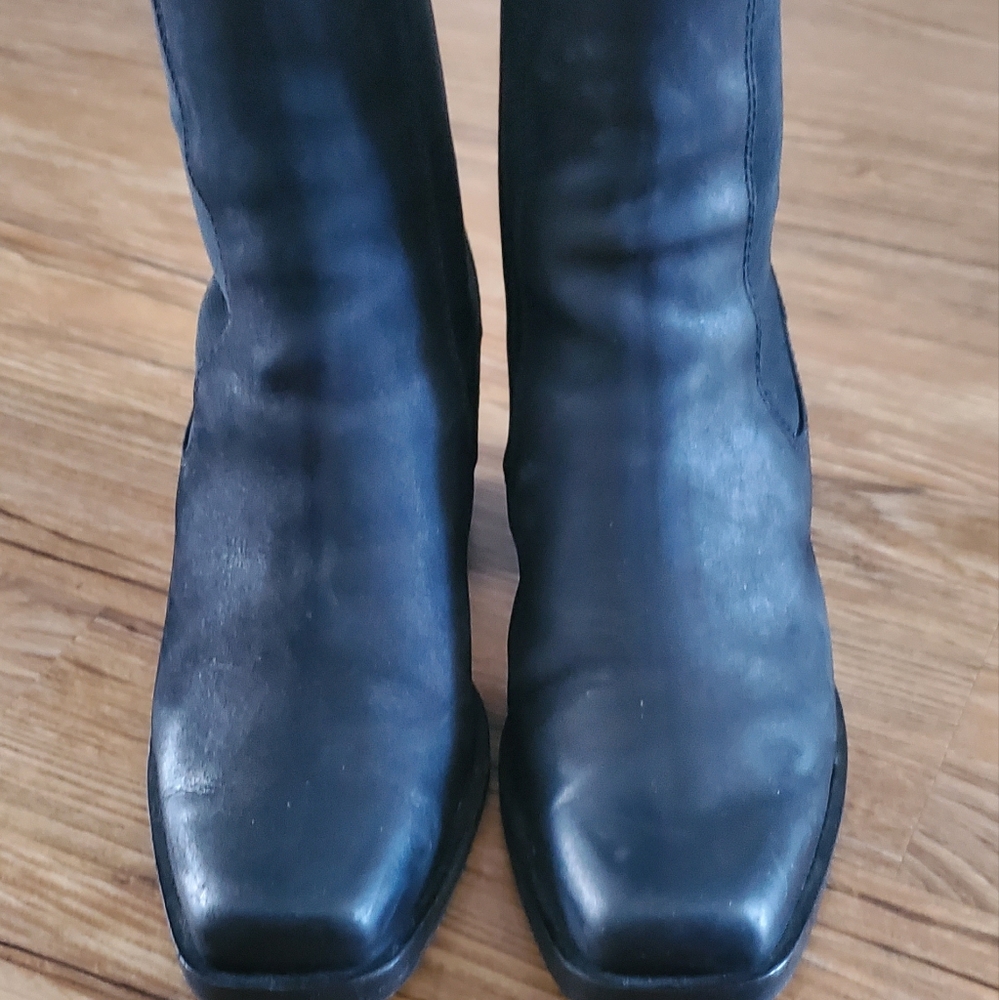 Boots - Picture 2 of 5